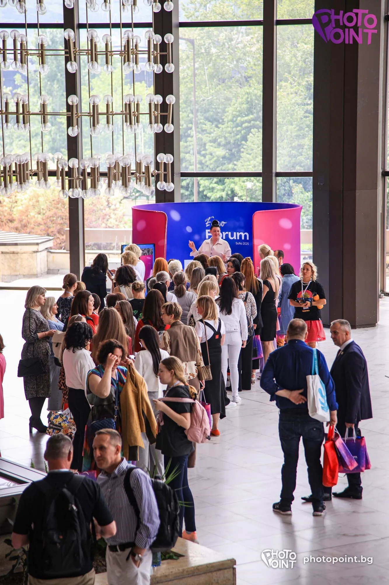 A queue of guests in front of the 360° area at a forum